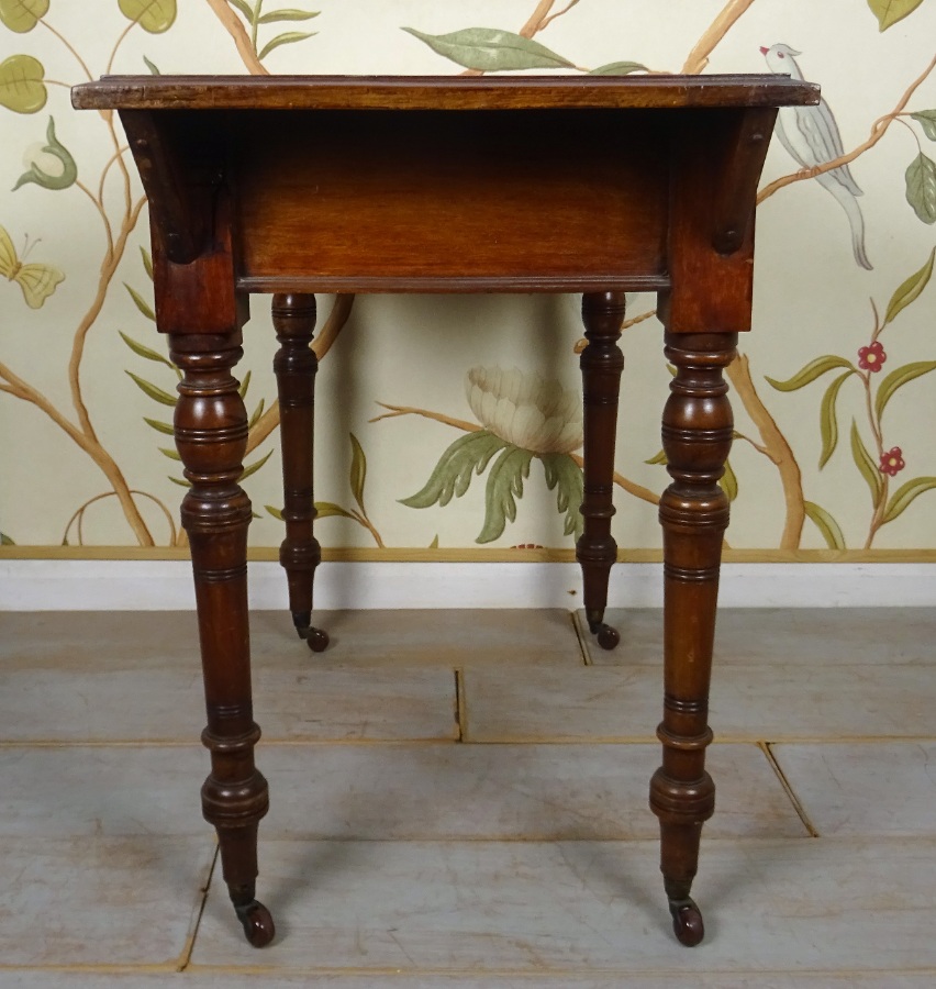 	Late 19th C writing table of small proportions